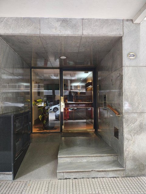 Dos Ambientes en Venta de 40 m² en Pb Al Frente con Pequeño Patio