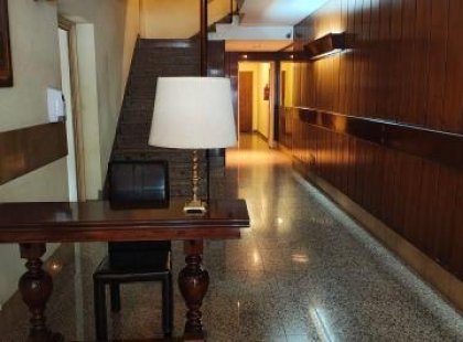 Dos Ambientes en Venta de 40 m² en Pb Al Frente con Pequeño Patio