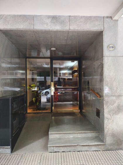 Dos Ambientes en Venta de 40 m² en Pb Al Frente con Pequeño Patio